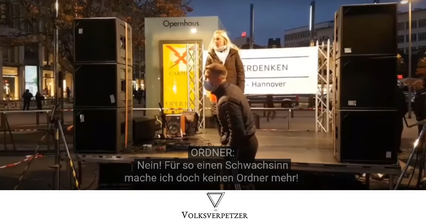 Querdenkerin fühle sich „wie Sophie Scholl“ – darauf schmeißt ihr Ordner hin (Video)